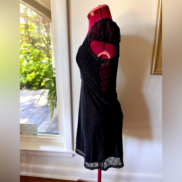 BLACK LACE MINI DRESS - Picture 6 of 9